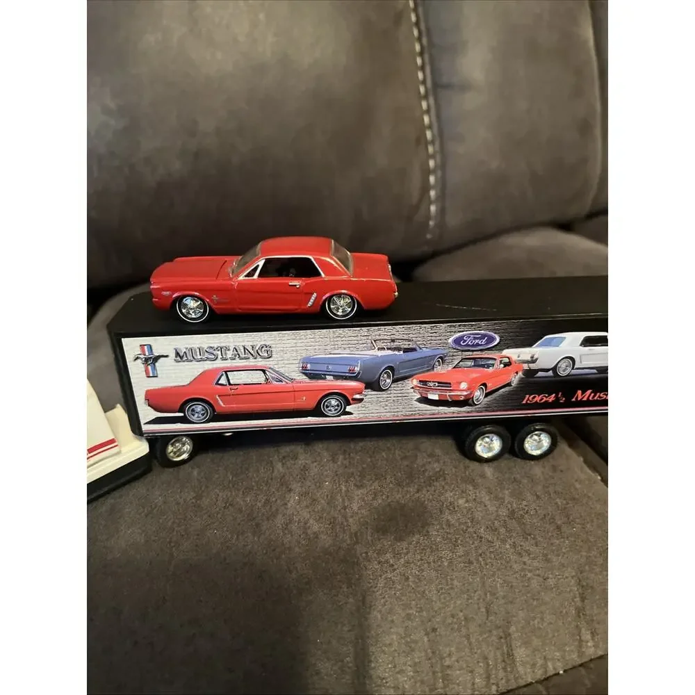 ERTL COLLECTIBLES 1964-1/2 Ford Mustang 1:64 FREIGHTLINER TRACTOR TRAILER TRUCK
